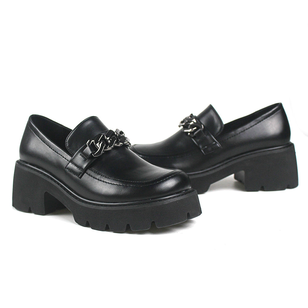 Mocasines vintage con tacón y cadenitas de cuero para mujer