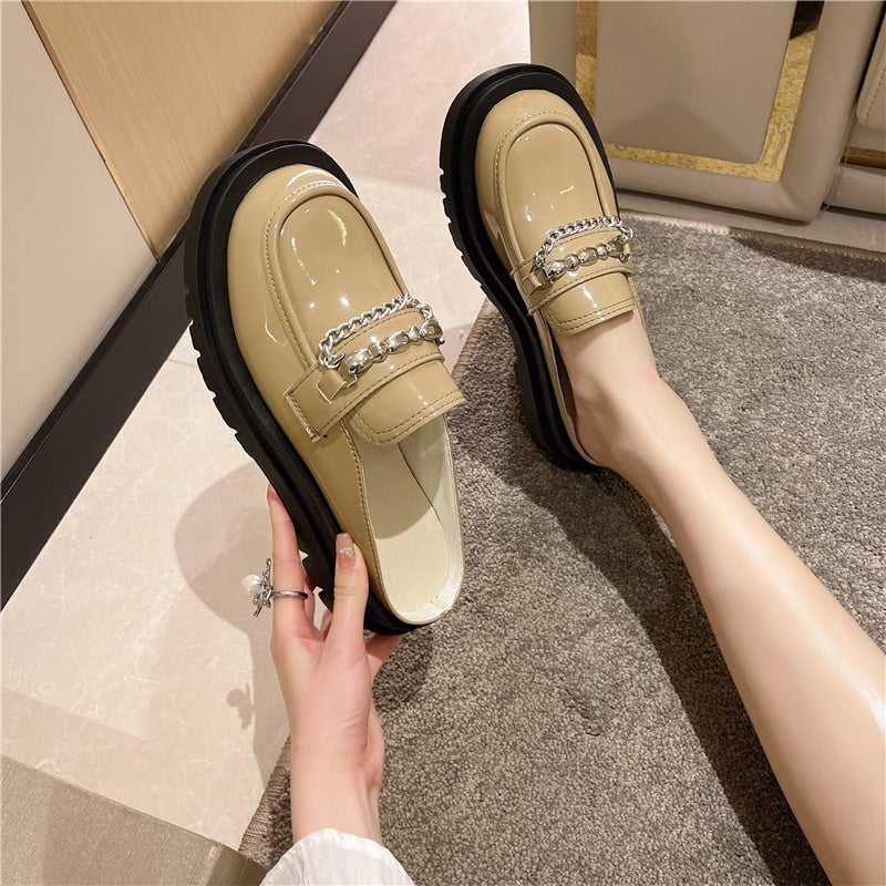 Mocasines con plataforma y cadenitas plateadas para mujer