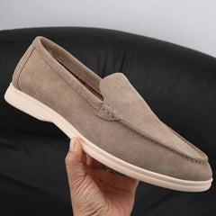Mocasines flexibles de hombre en ante taupe con suela clara, Taupe