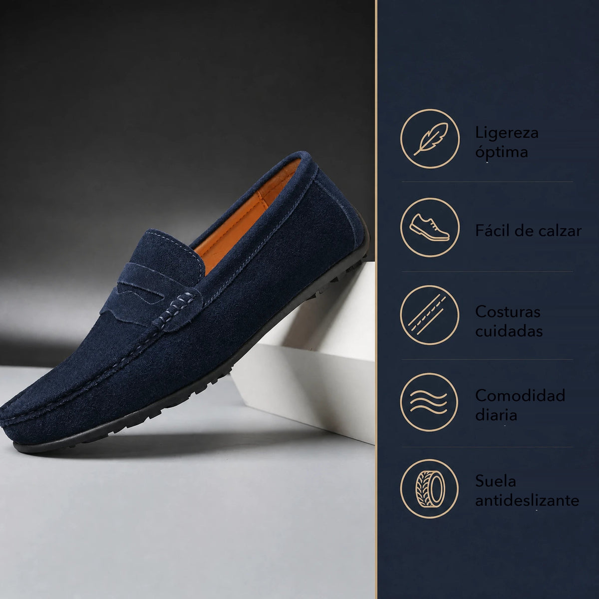 Mocasines de hombre azules en ante con suela dentada, color azul petróleo, detalle de la suela Imagen