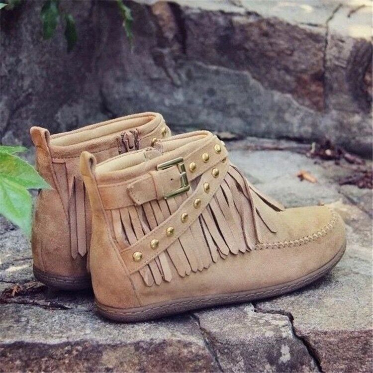 Mocasines indios con flecos y hebillas