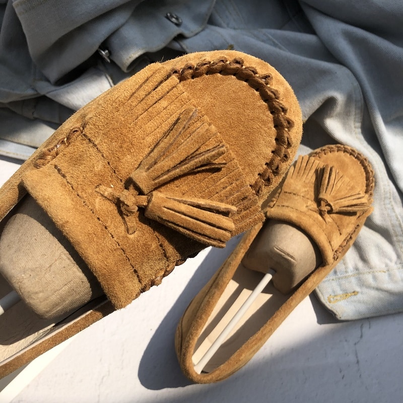 Mocasines indios de ante con borlas