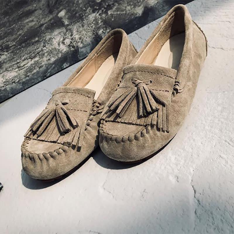 Mocasines indios de ante con borlas