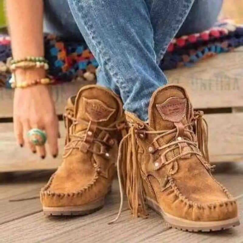 Mocasines indios con cordones y flecos