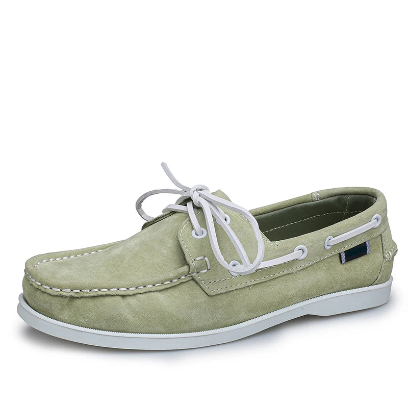 Mocasines náuticos de hombre en ante con cordones blancos, color beige, detalle del material