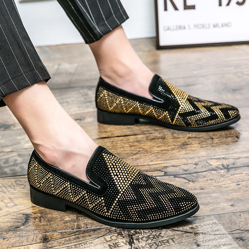 Mocasines negros con estrás dorados para hombre