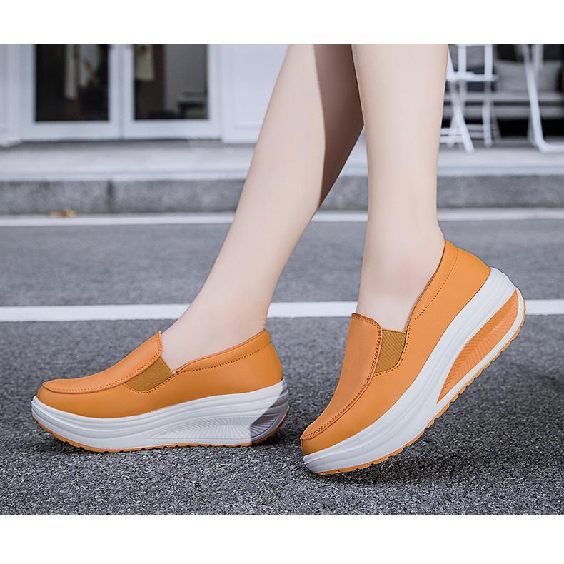 Mocasines ortopédicos con plataforma en polipiel