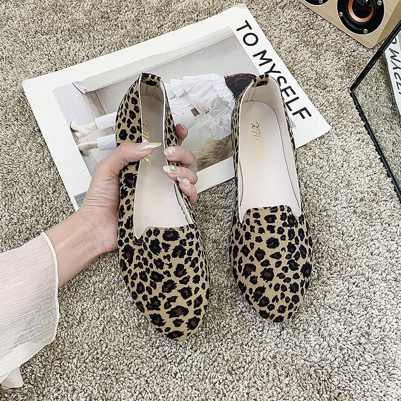 Mocasines planos con estampado de leopardo para mujer