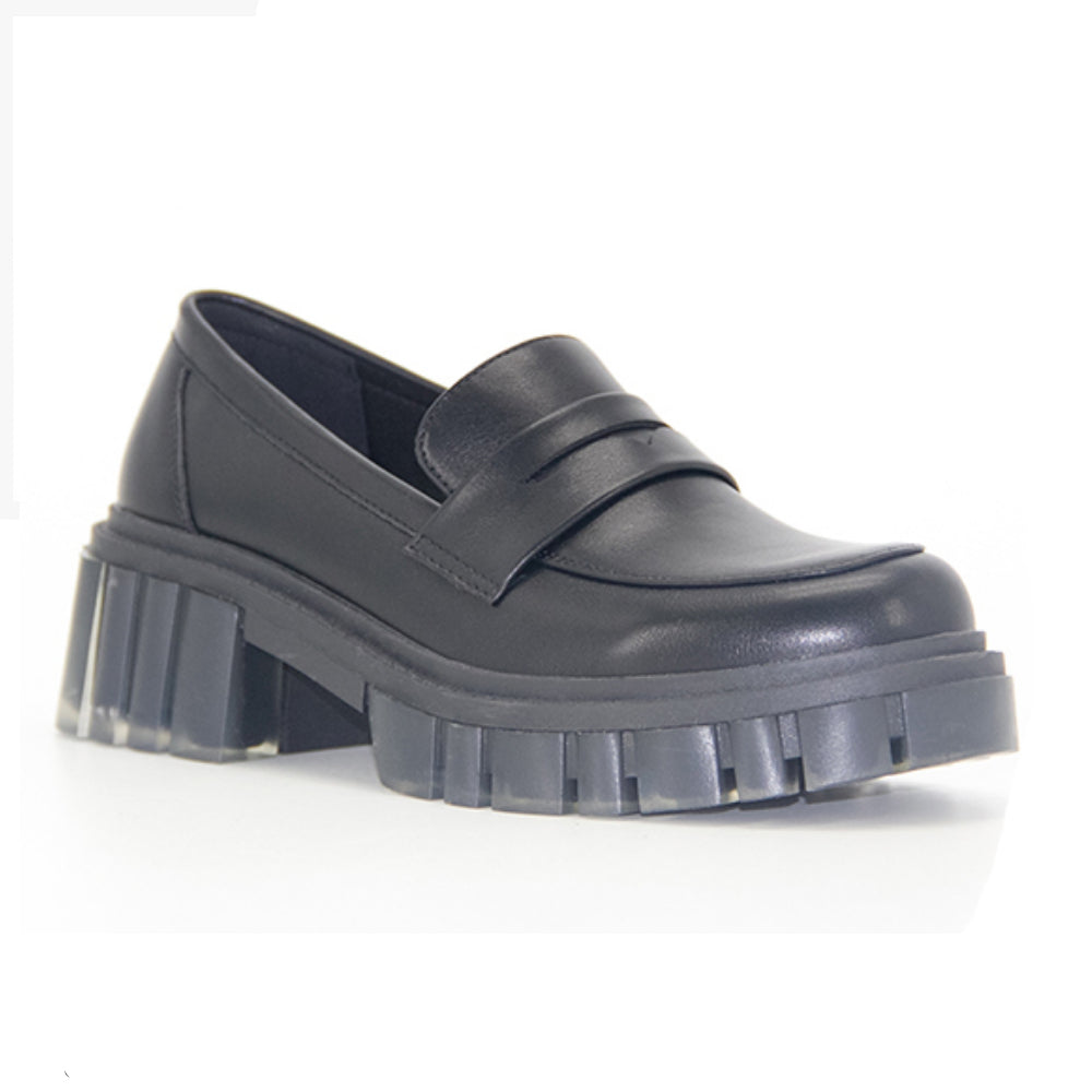 Mocasines simples con tacón y suela gruesa