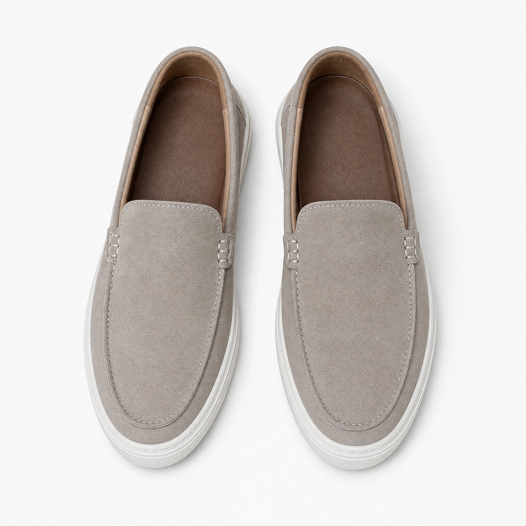 Mocasín de suela gruesa de ante para hombre topo, vista lateral