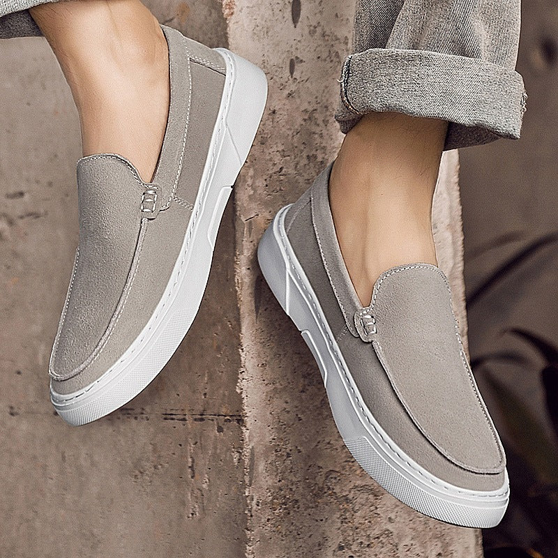 Mocasín de suela gruesa de ante para hombre topo, llevado con chinos
