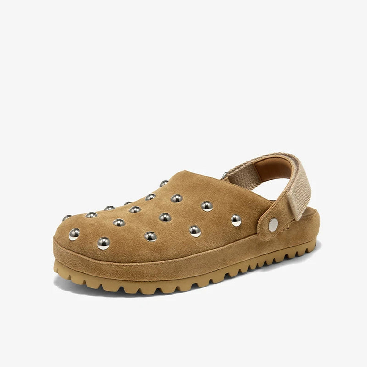 Zuecos con tachuelas camel de ante de vacuno