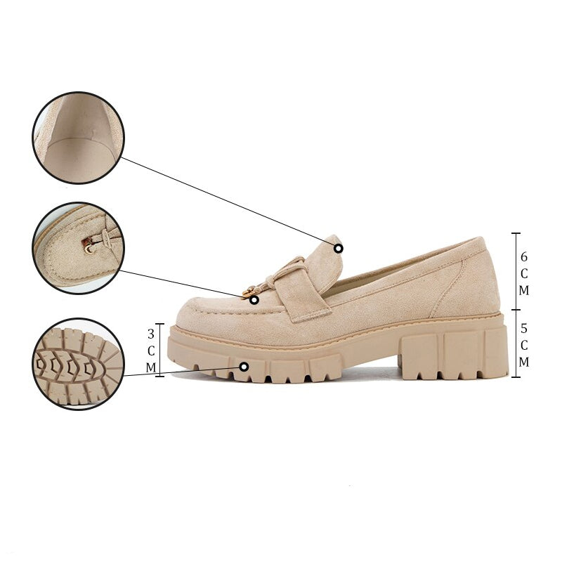 Mocasines con borla beige suela gruesa para mujer