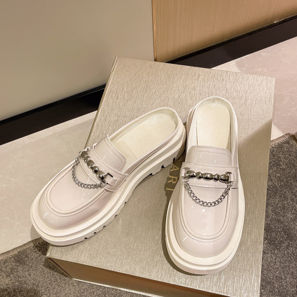 Mocasines con plataforma y cadenitas plateadas para mujer