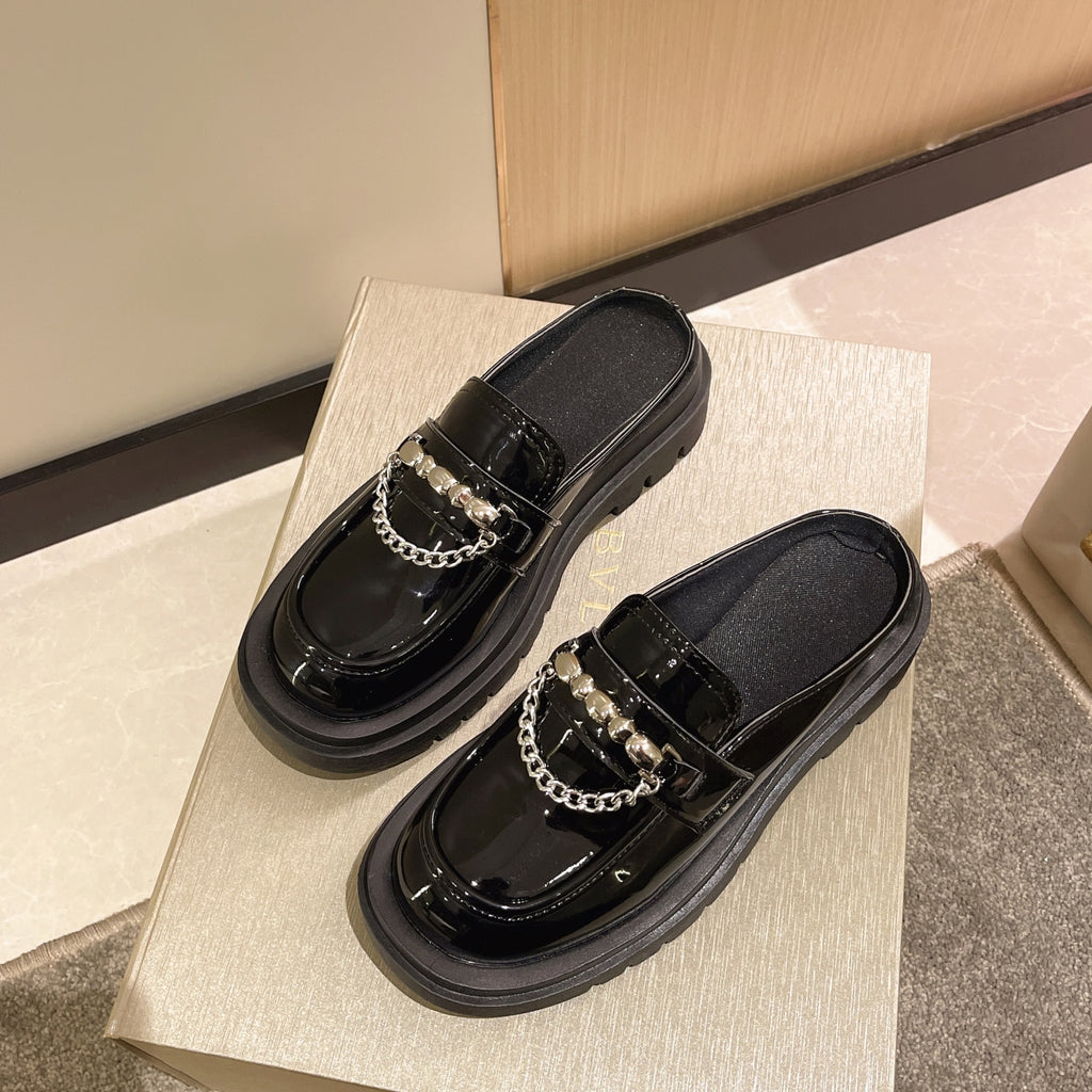 Mocasines con plataforma y cadenitas plateadas para mujer