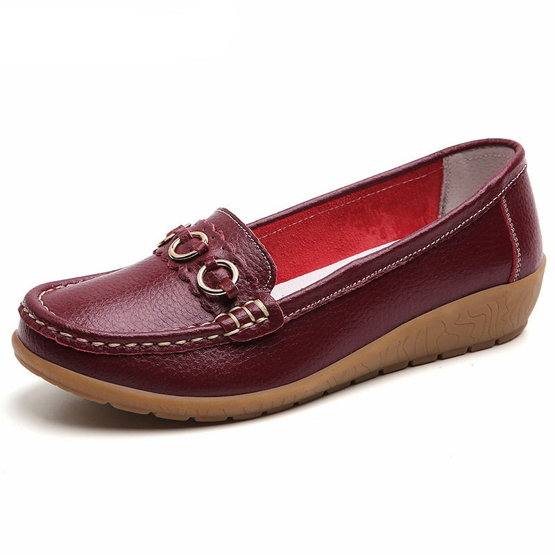 Mocasines con plataforma y detalles de hebillas doradas para mujer