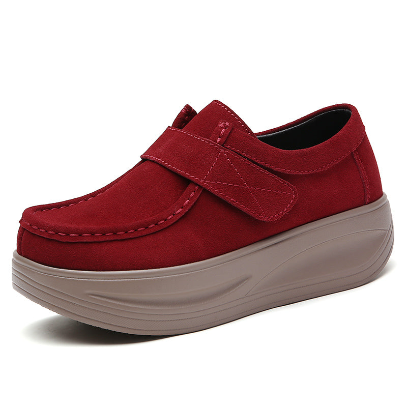 Mocasines con cuña efecto ante y cierre de velcro para mujer