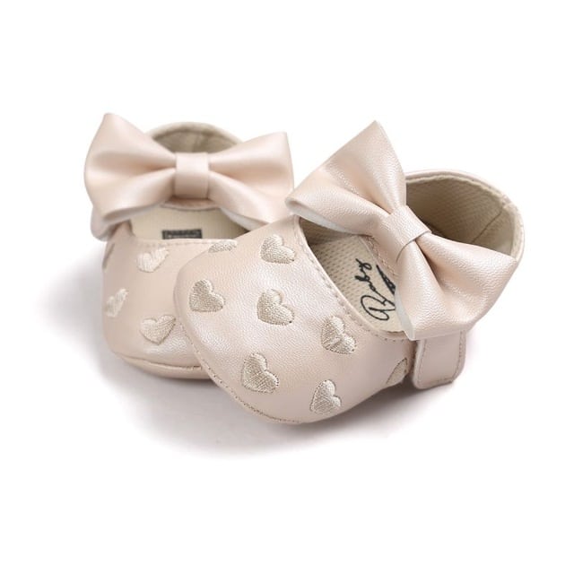 Mocasines para bebé niña con motivo de corazón
