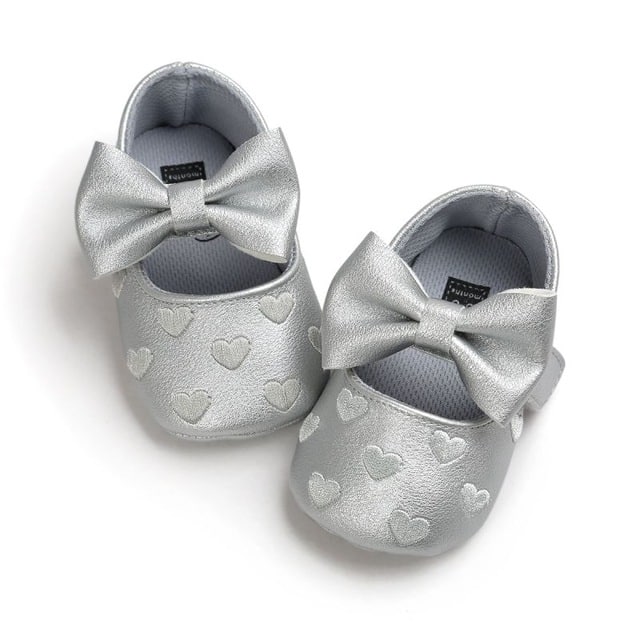 Mocasines para bebé niña con motivo de corazón
