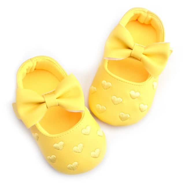 Mocasines para bebé niña con motivo de corazón