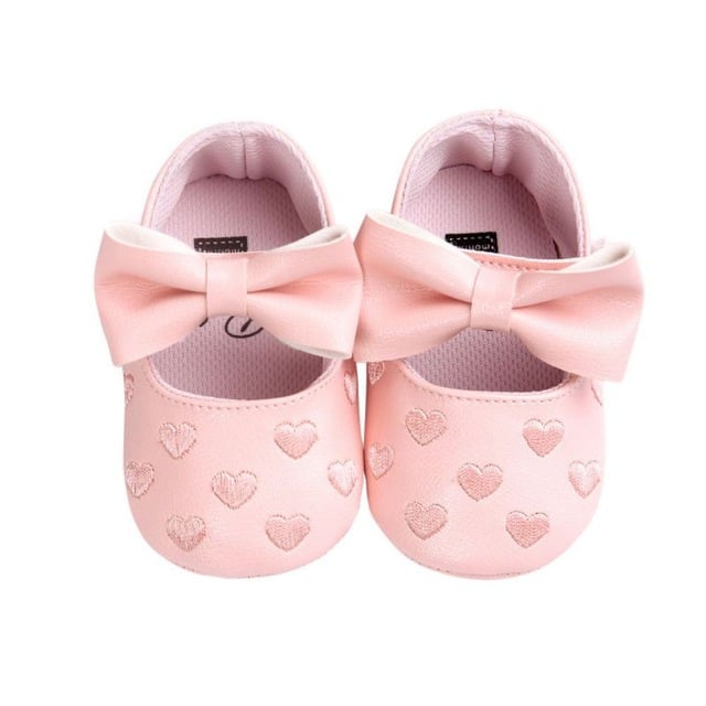 Mocasines para bebé niña con motivo de corazón