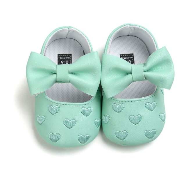 Mocasines para bebé niña con motivo de corazón
