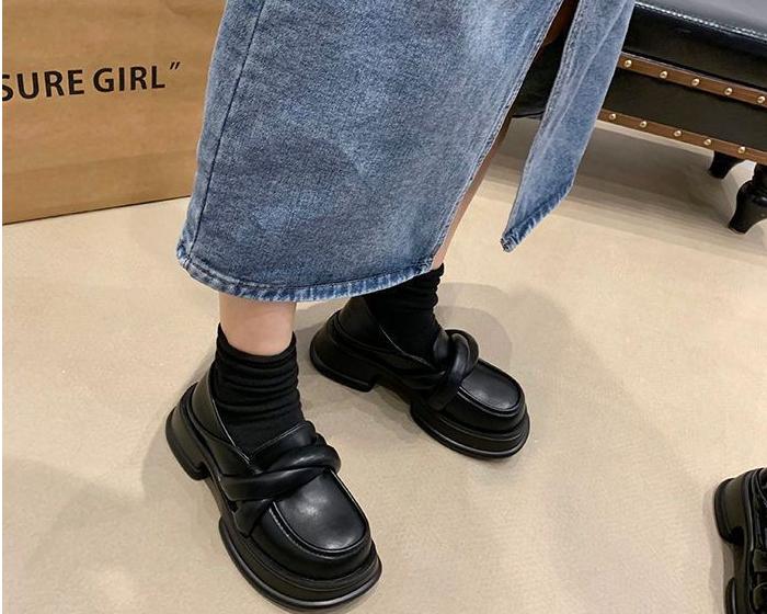Mocasines negros de cuero con plataforma para mujer