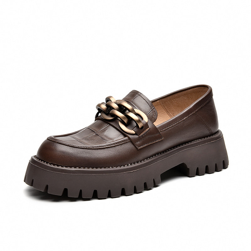 Mocasines de piel con cadena metálica para mujer