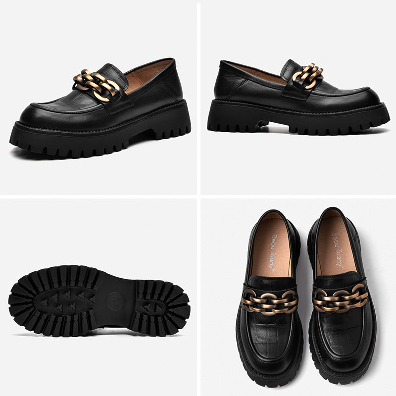 Mocasines de piel con cadena metálica para mujer