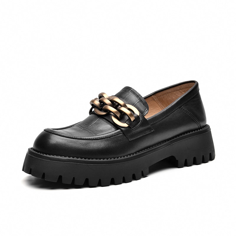 Mocasines de piel con cadena metálica para mujer