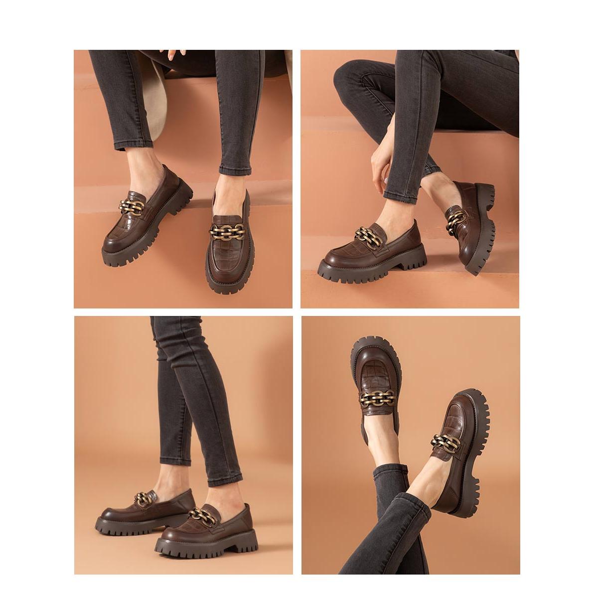 Mocasines de piel con cadena metálica para mujer
