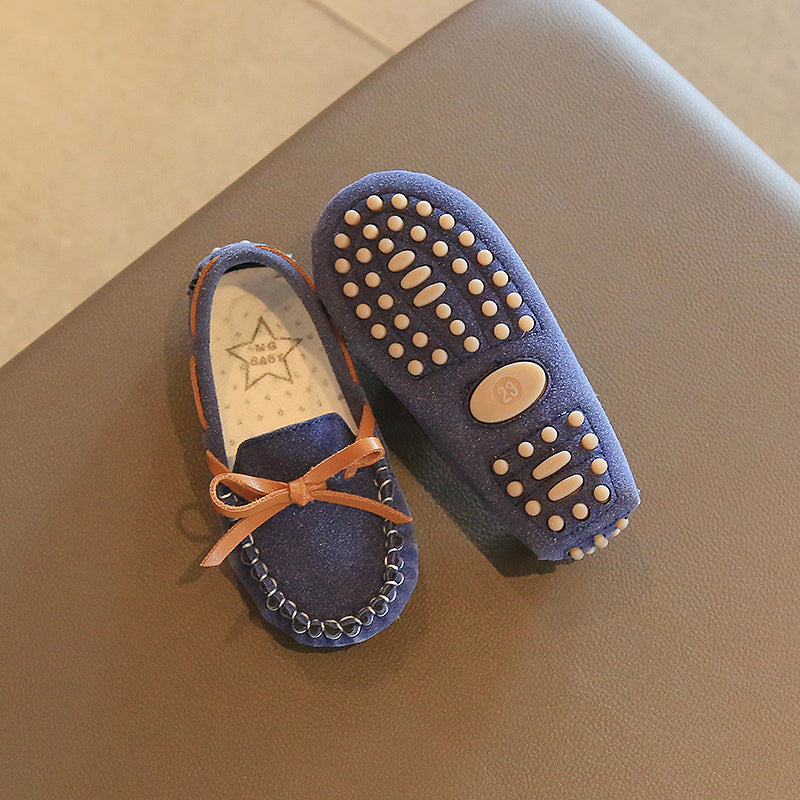 Mocasines de ante con lazo marrón para niños