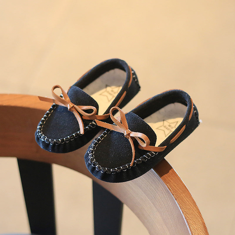 Mocasines de ante con lazo marrón para niños