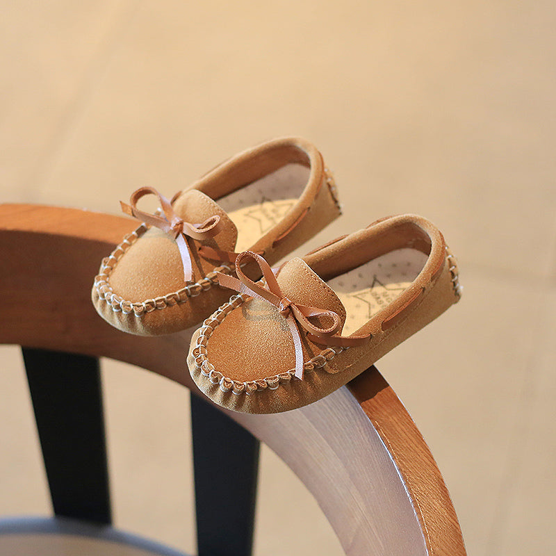 Mocasines de ante con lazo marrón para niños