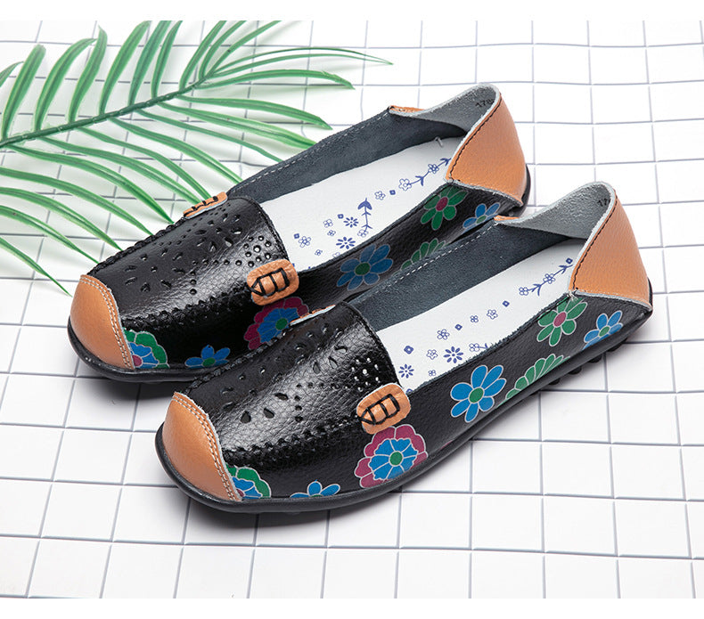 Mocasines de piel con motivos florales para mujer