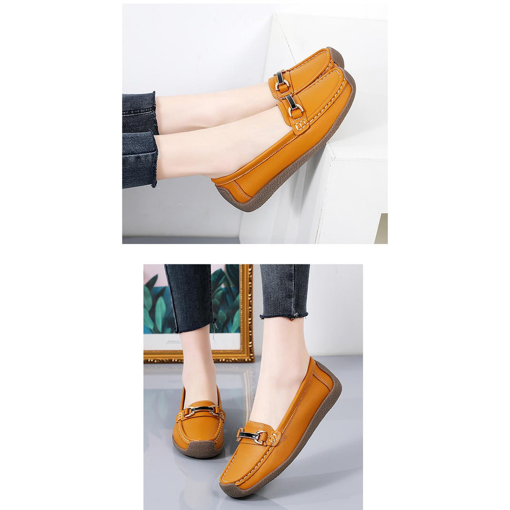 Mocasines de cuero realzados con detalles dorados para mujer