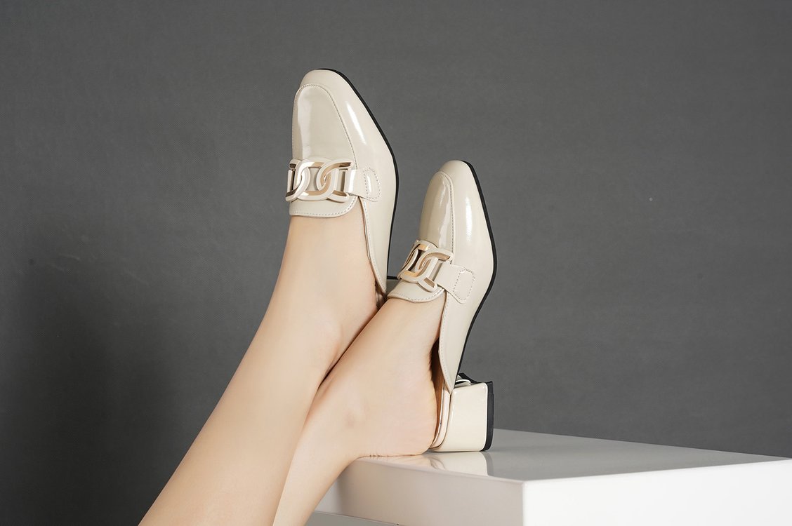 Mocasines mule de tacón cuadrado para mujer