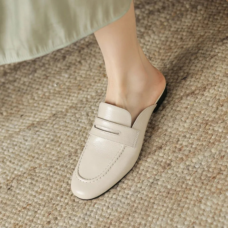 Mule mocasín penny de mujer plateada