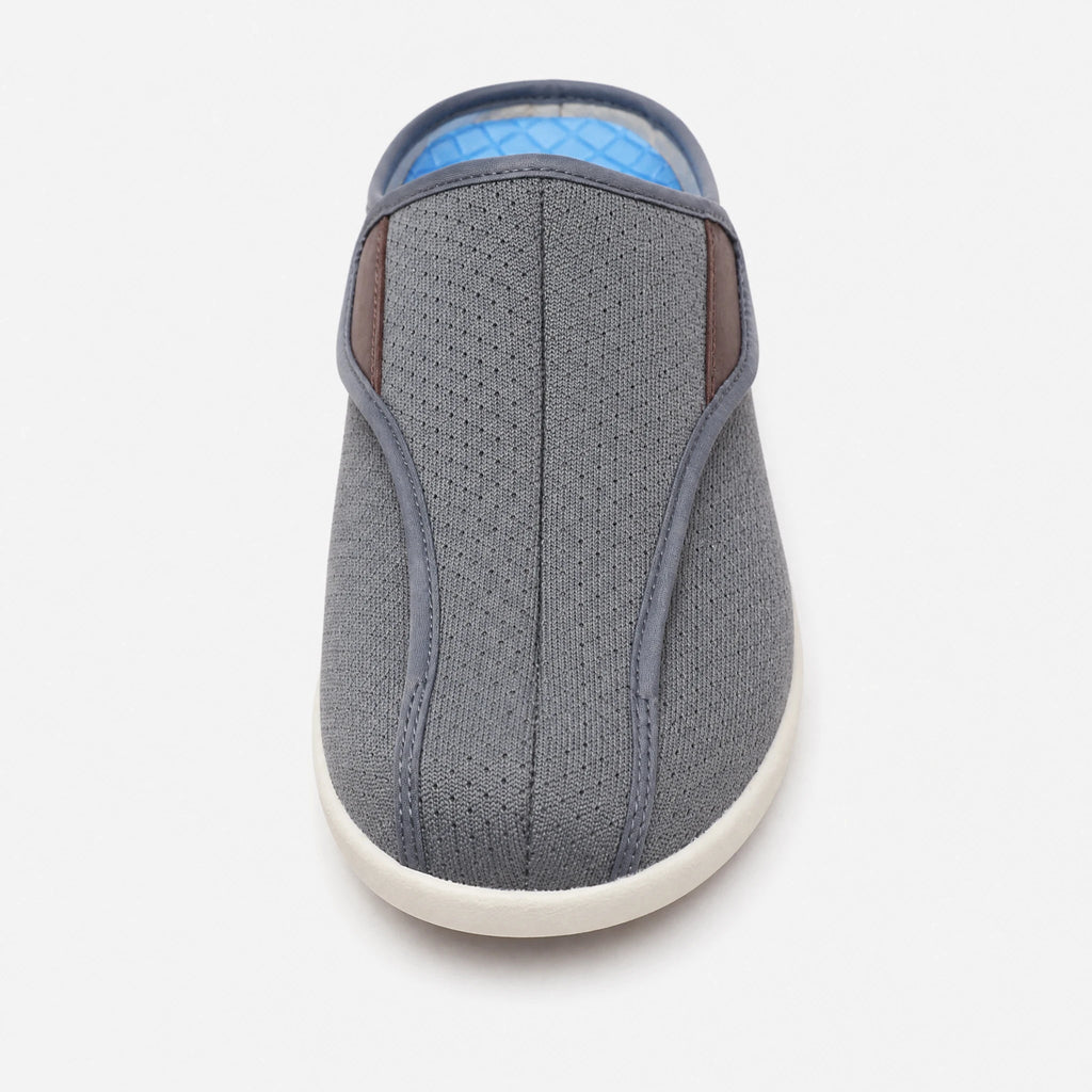 Mules ortopédicos con velcro en malla transpirable, color gris, vista lateral