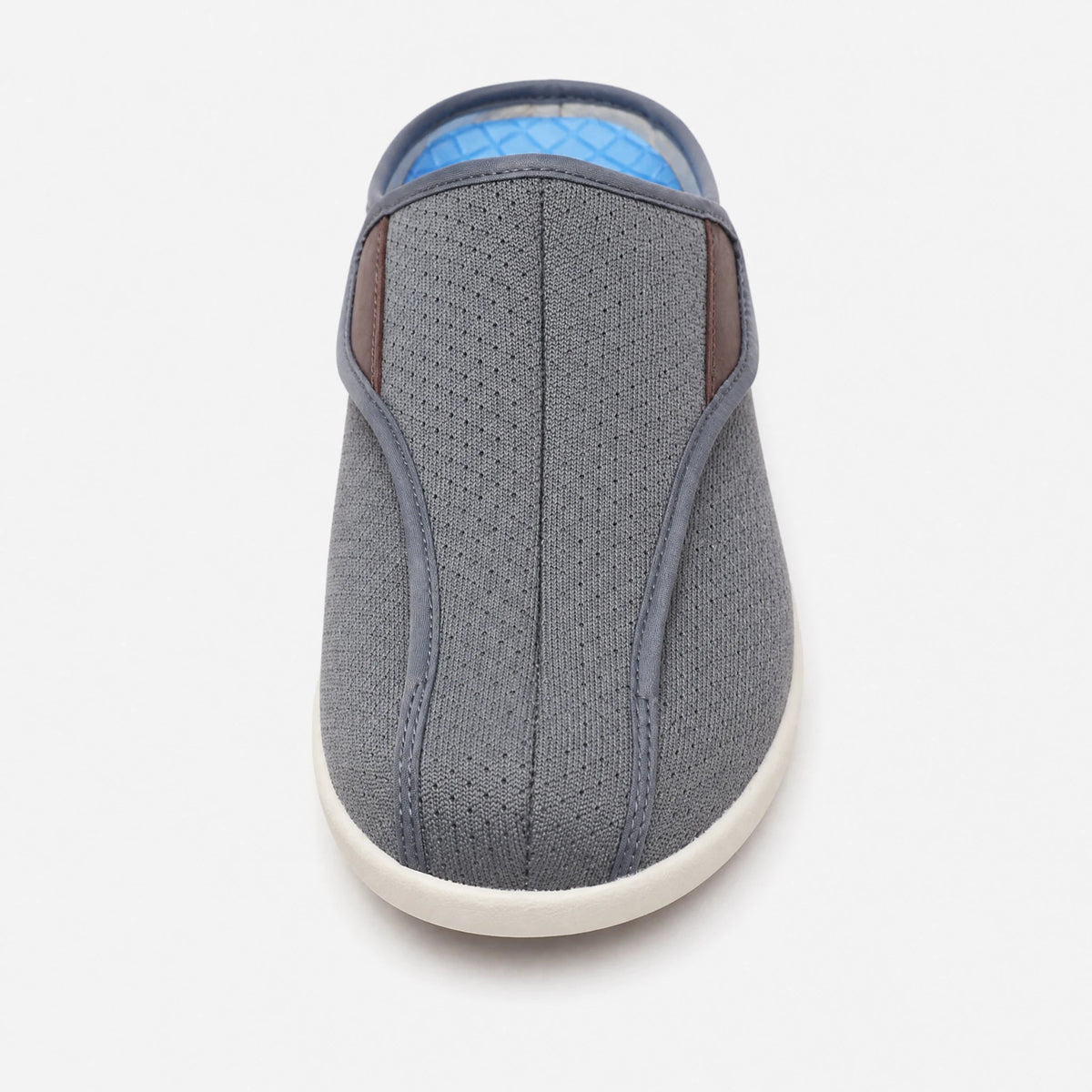 Mules ortopédicos con velcro en malla transpirable, color gris, vista lateral Imagen