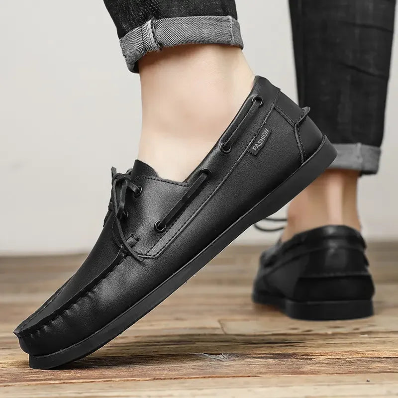 Zapato náutico de hombre negro con cordones en piel, vista superior