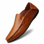 Mocasín de piel marrón con cierre al bies