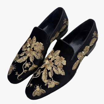 Mocasines de terciopelo negro con bordado floral dorado