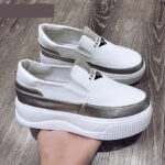 mocasín de cuña de cuero blanco