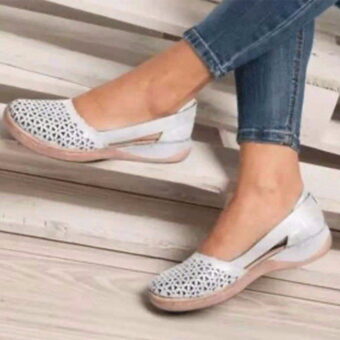 Mocasines calados estilo vintage con pequeño tacón compensado para mujer