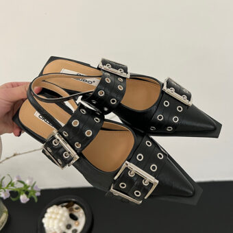 Mocassin style ballerine vernis avec deux boucles sur le dessus